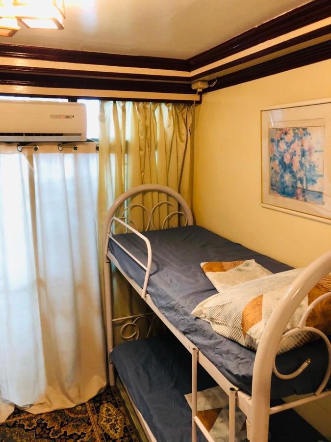 Апартаменты The Mansion - Backpackers Near Airport Манила Экстерьер фото