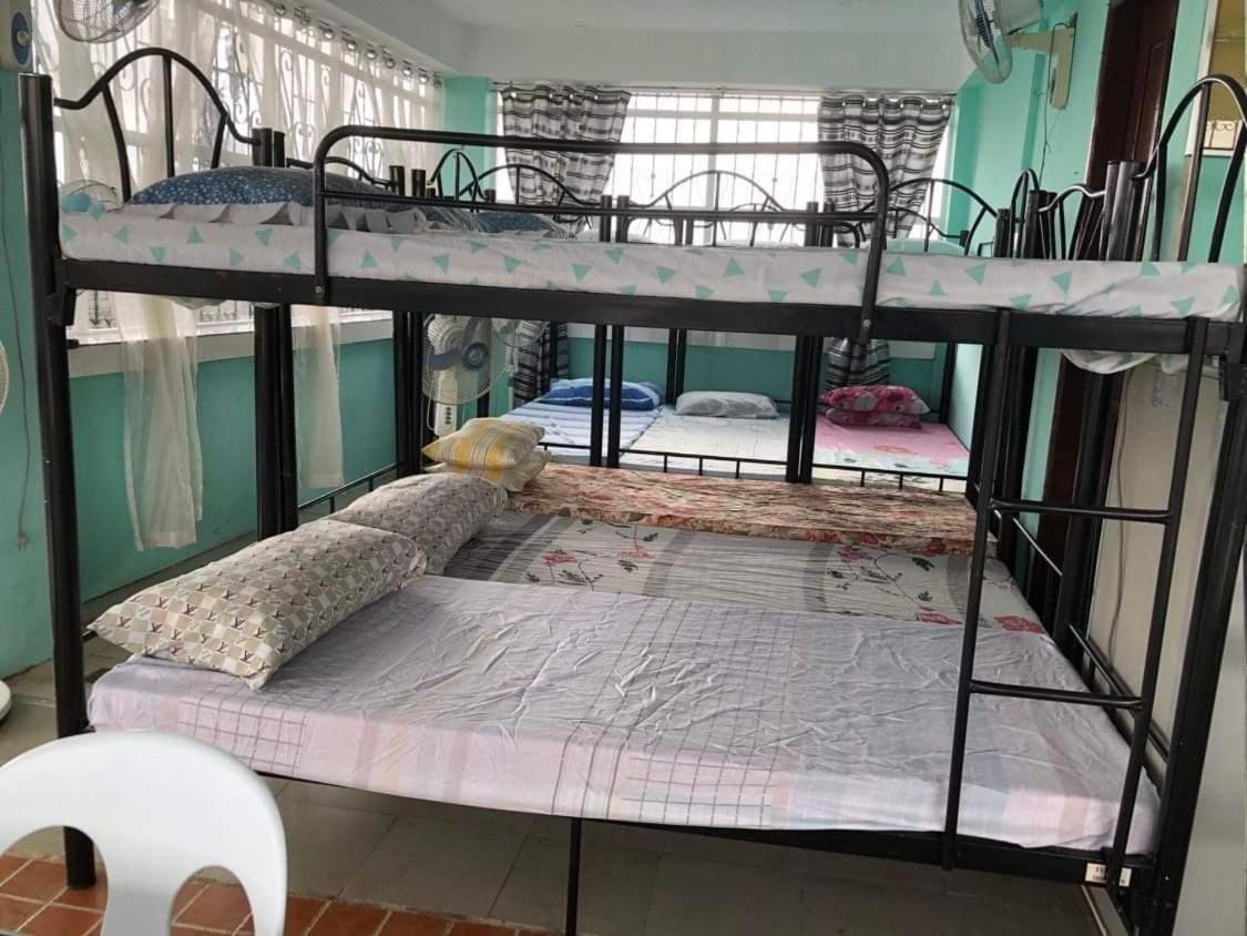Апартаменты The Mansion - Backpackers Near Airport Манила Экстерьер фото