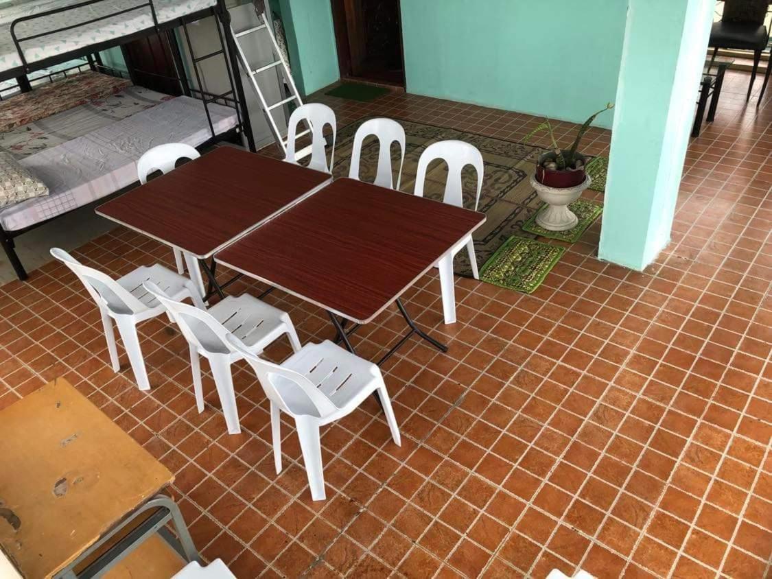 Апартаменты The Mansion - Backpackers Near Airport Манила Экстерьер фото