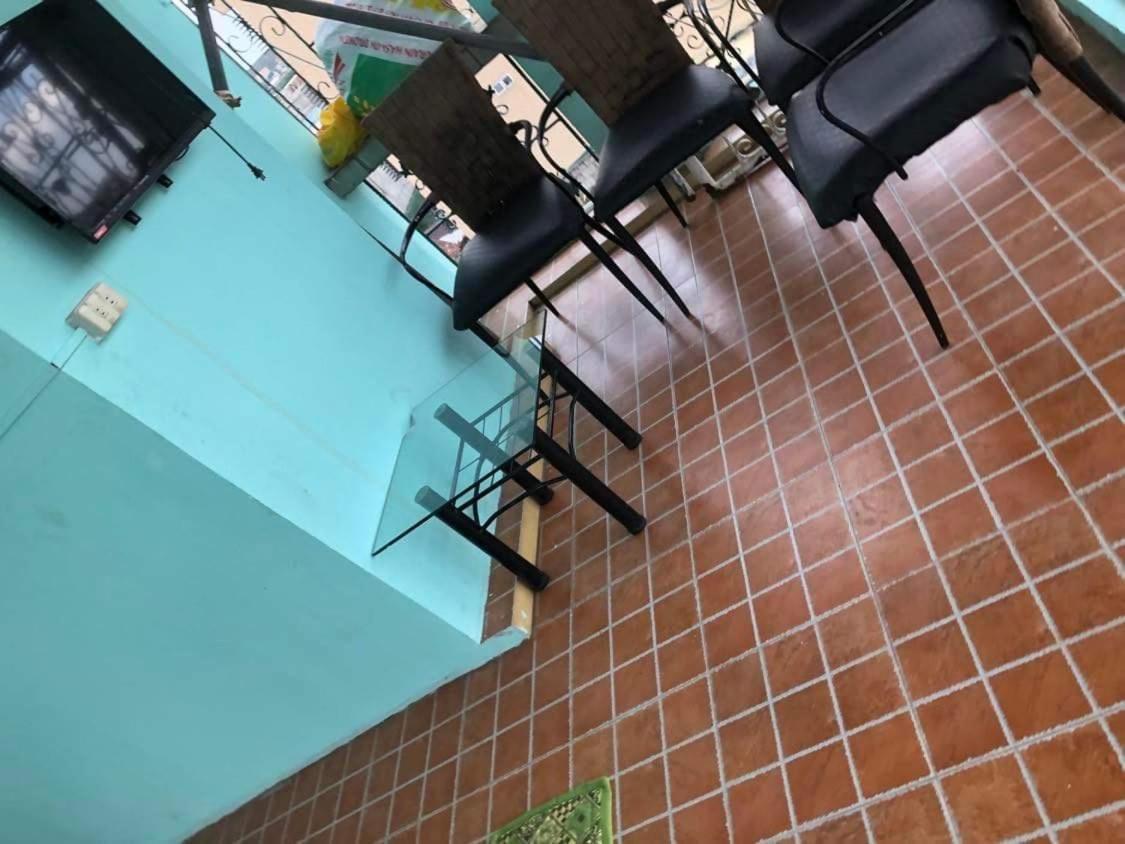 Апартаменты The Mansion - Backpackers Near Airport Манила Экстерьер фото