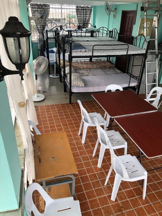 Апартаменты The Mansion - Backpackers Near Airport Манила Экстерьер фото