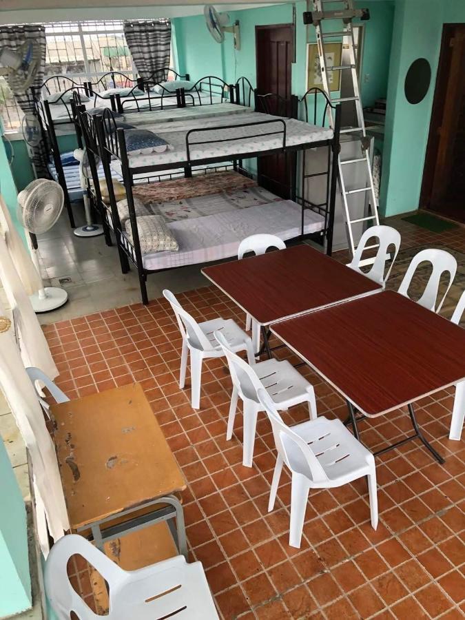 Апартаменты The Mansion - Backpackers Near Airport Манила Экстерьер фото
