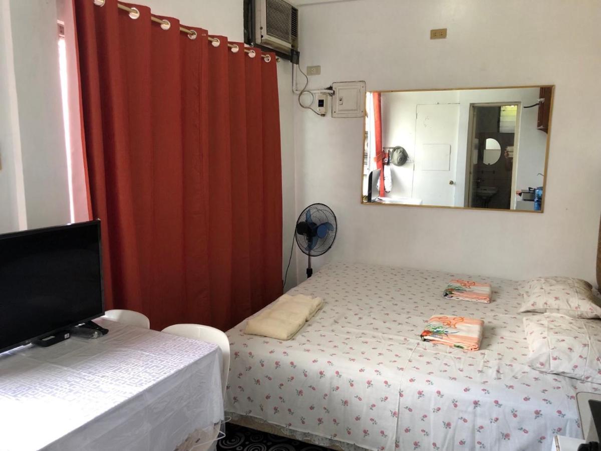 Апартаменты The Mansion - Backpackers Near Airport Манила Экстерьер фото
