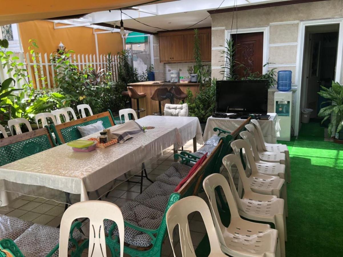 Апартаменты The Mansion - Backpackers Near Airport Манила Экстерьер фото