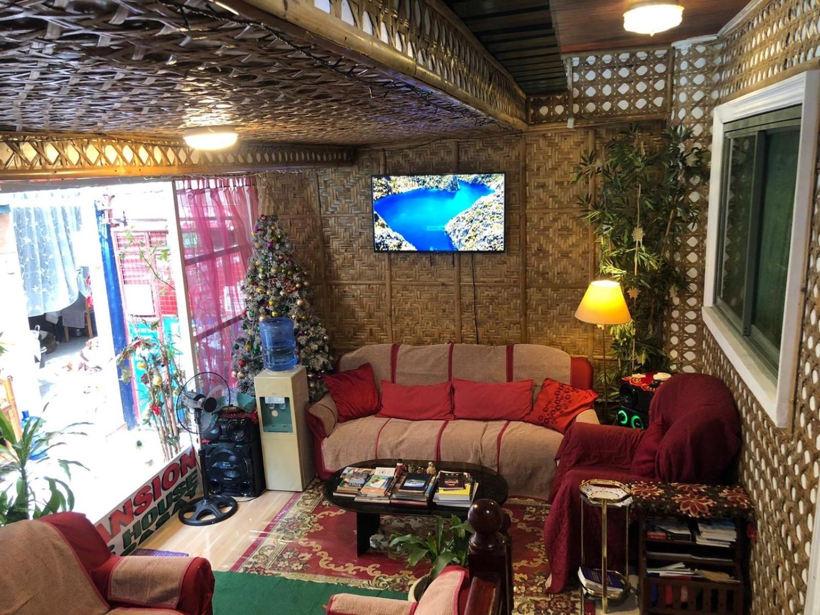 Апартаменты The Mansion - Backpackers Near Airport Манила Экстерьер фото