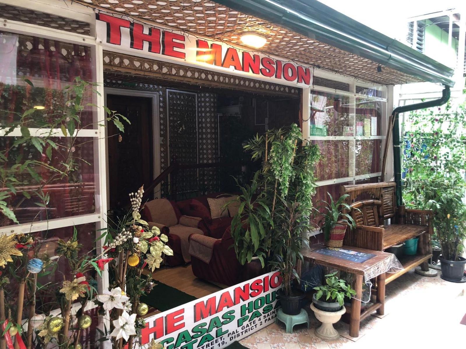 Апартаменты The Mansion - Backpackers Near Airport Манила Экстерьер фото